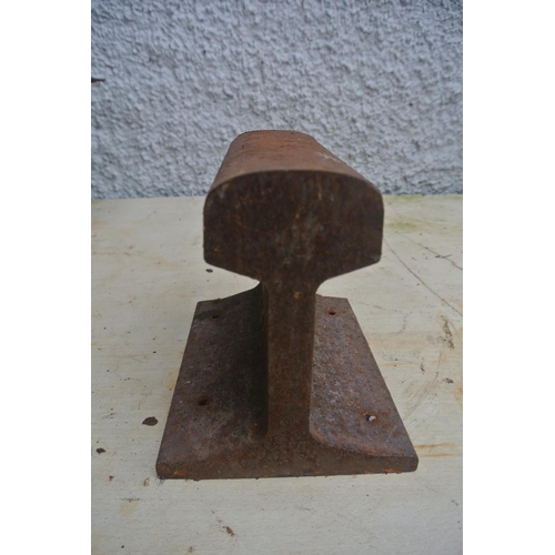 478 - An anvil made from a railway track