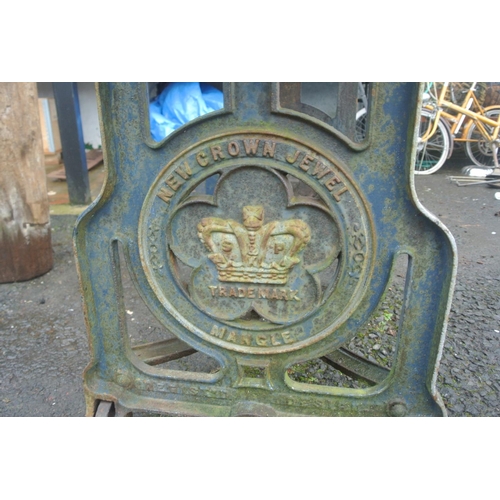 494 - An antique New Crown Jewel mangle, reading 'R.G.Laughlin Belfast 24'