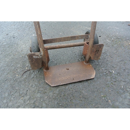 495 - A vintage sack / hand truck