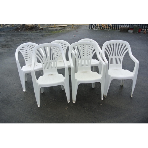 509 - A set of 6 plastic garden chairs.