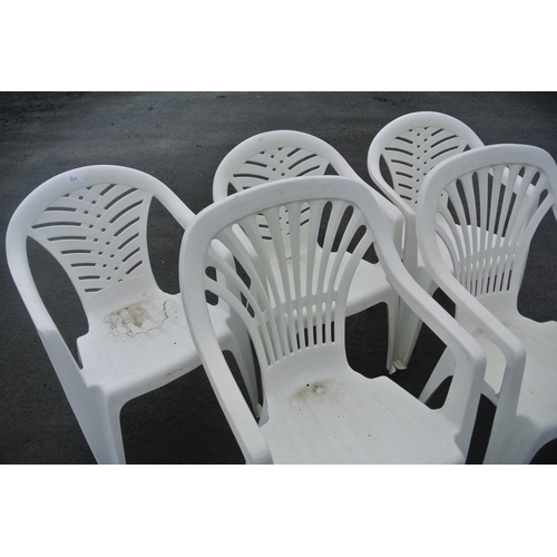 509 - A set of 6 plastic garden chairs.