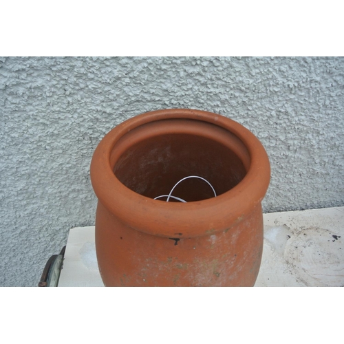 516 - A large terracotta plant pot.