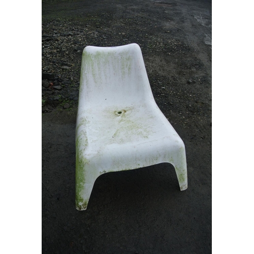 521 - A plastic garden lounger.