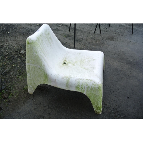 521 - A plastic garden lounger.