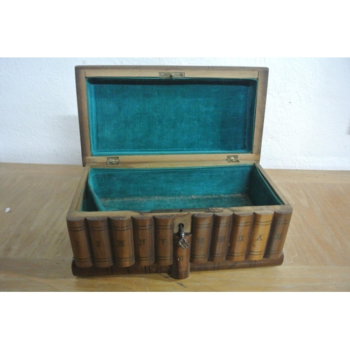 149 - An antique 'Secret Sorrento' box.