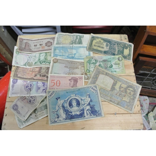 406 - An assortment of various vintage banknotes.