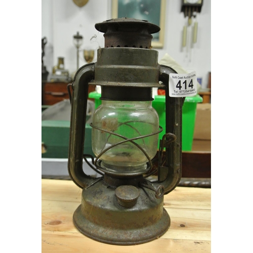 414 - A hurricane lamp.