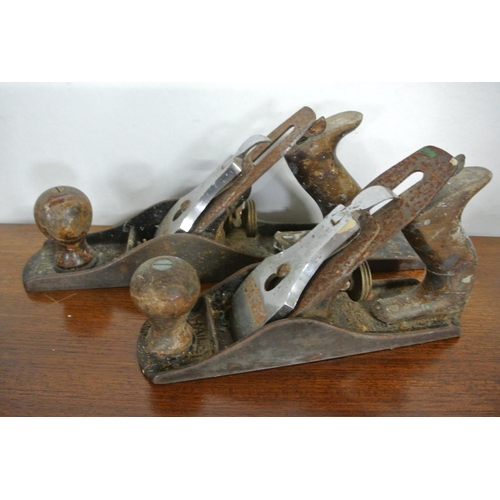 68 - Two antique carpenter's planes, Stanley Bailey No 4 and 5.