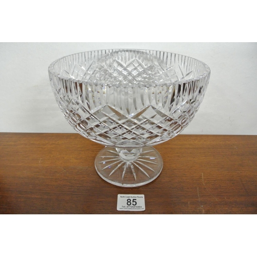 85 - A stunning crystal fruit bowl.