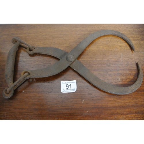 91 - An antique 1920's iron block ice tongs carrier / ice block steel holder.