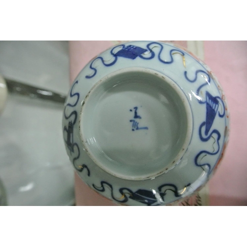 132 - A large collection of vintage Oriental / Chinese ceramics to include tea cups, bowls and more.