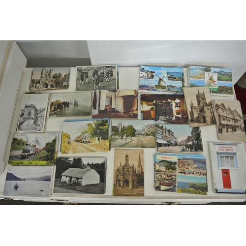 146 - A large collection of various vintage postcards.