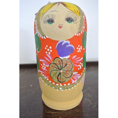 173 - A vintage set of Matryoshka Russian nesting dolls.