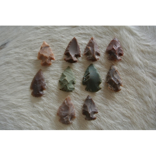 183 - A collection of 3-500 BC arrow heads.