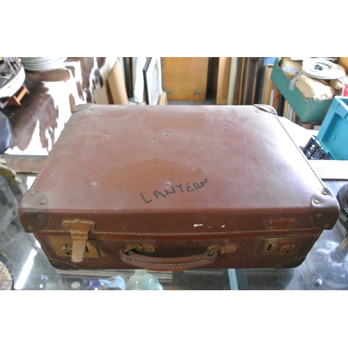 237 - A vintage / antique Ensign-Optiscope No 9 magic lantern projector in original leather carry case. Co... 