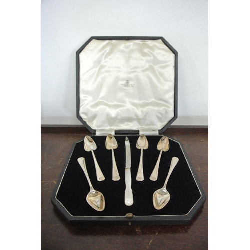 238 - A stunning presentation case containing six fully hall marked sterling silver spoons, hallmarked for... 