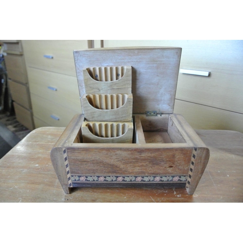 262 - A vintage / antique cigarette music box with stunning inlaid details.