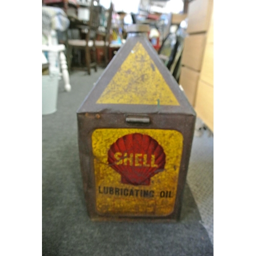 282 - A vintage Shell oil can 'LEADERSHIP IN LUBRICATION'.