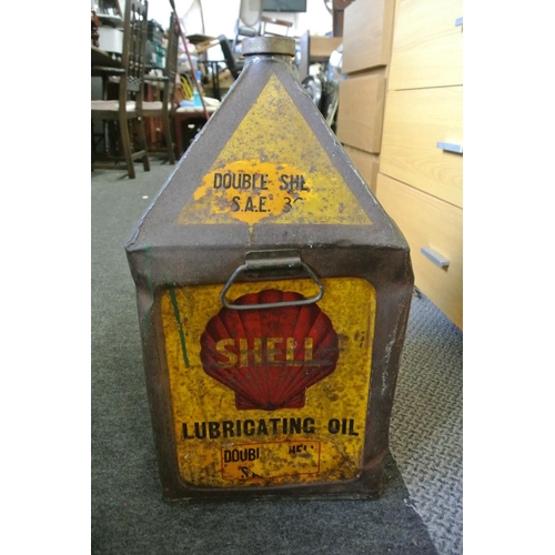 282 - A vintage Shell oil can 'LEADERSHIP IN LUBRICATION'.