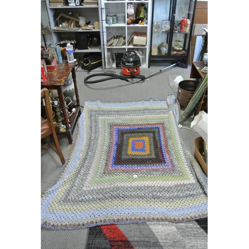 299 - A vintage hand woven wool throw / blanket.