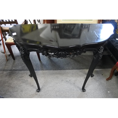 336 - A decorative carved hall/ console table.