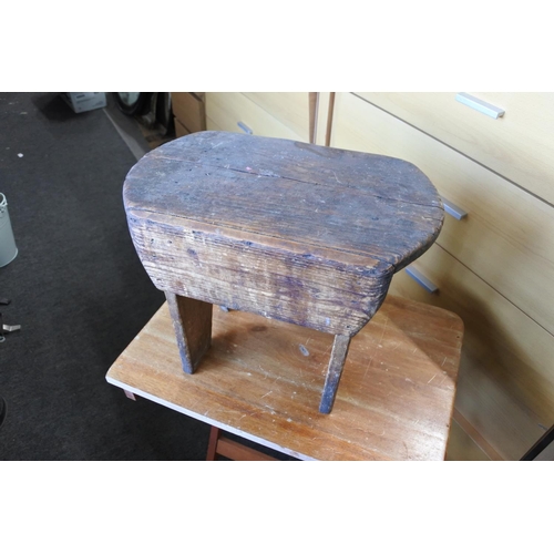 402 - A vintage / antique rustic stool.