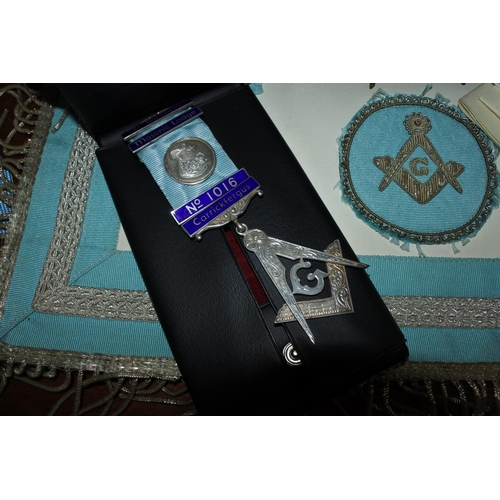 425 - A collection of Masonic Lodge items to include a badge, a presentation bag and a large assortment of... 