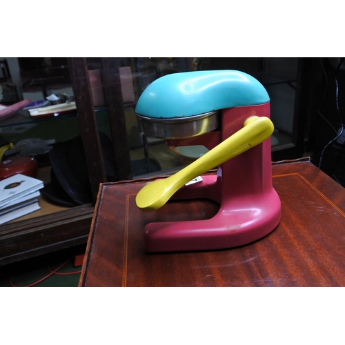 127 - A retro Ramcon juicer made in Mexico.