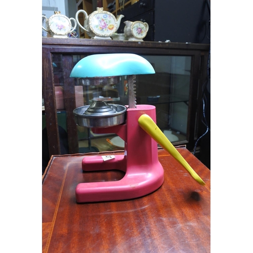127 - A retro Ramcon juicer made in Mexico.