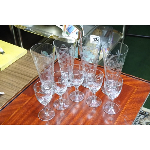 134 - A collection of vintage edge-glass drinking glasses.