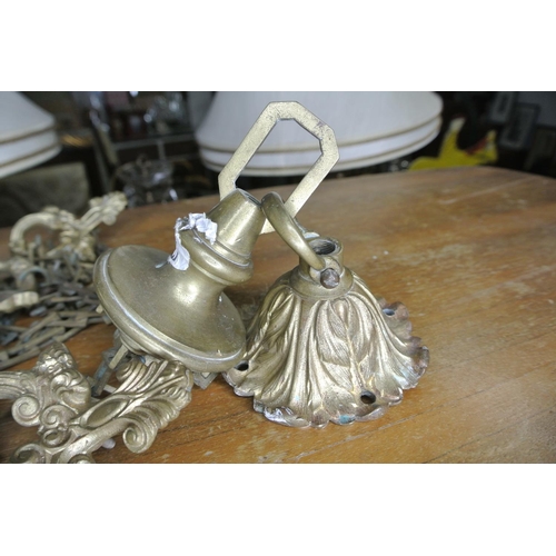 183 - A vintage brass light fitting.