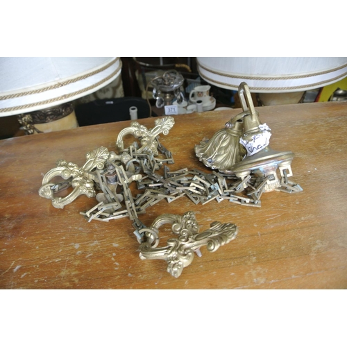 183 - A vintage brass light fitting.