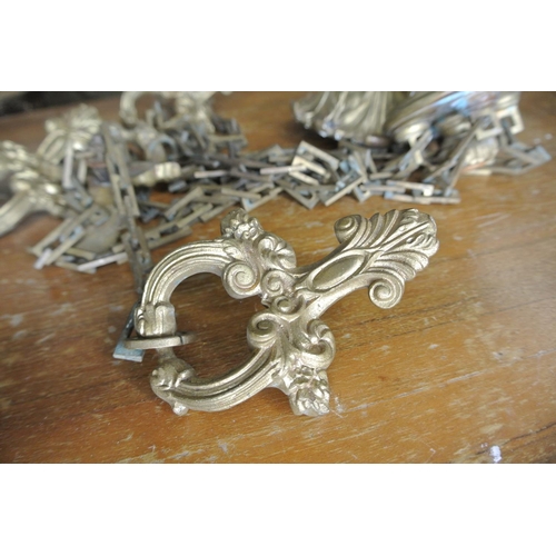 183 - A vintage brass light fitting.