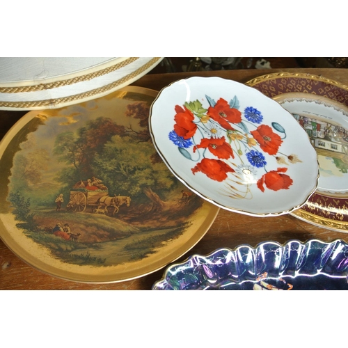 251 - An assortment of cabinet plates to include makers such as 'Royal Albert', 'Saltmann', 'Crown Devon',... 