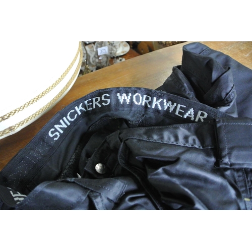 265 - A pair of Snickers Workwear trousers size 33