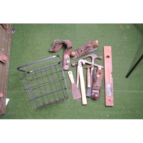 270 - An assortment of hand tools in a wire basket.