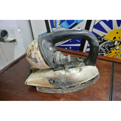 495 - A retro iron.