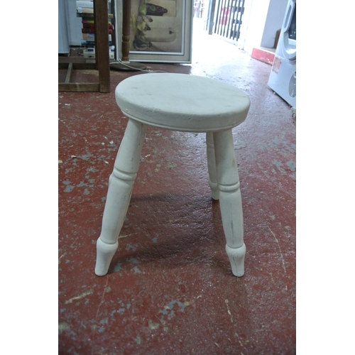 504 - A milking stool.