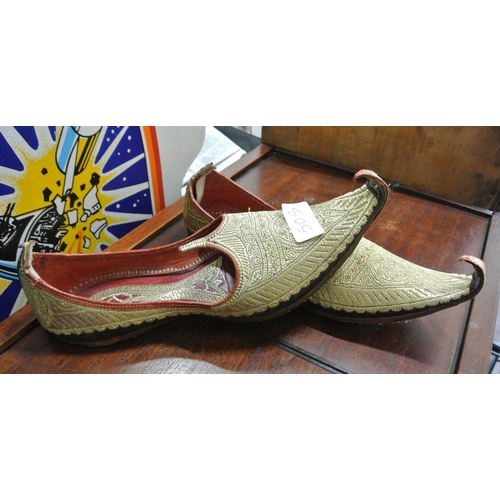 505 - A pair of vintage shoes.