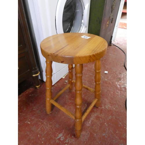 528 - A pine stool.