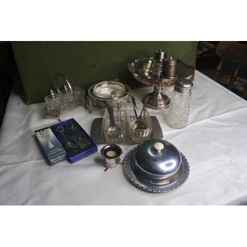 630 - An assortment of various metalware.