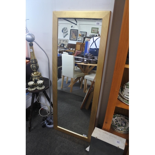 639 - A large modern mirror in gilt frame.