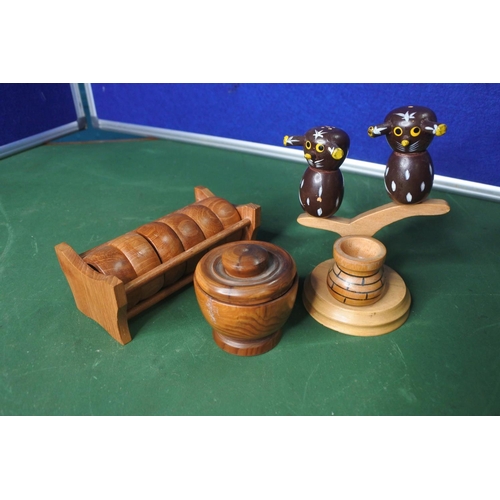 657 - A set of vintage wooden napkin rings on stand & more.