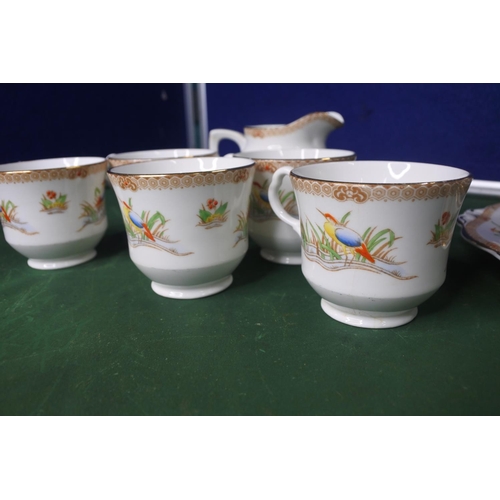 667 - A decorative Collingwoods part teaset.