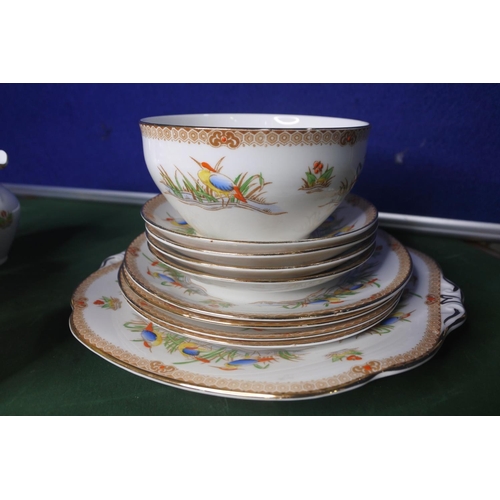 667 - A decorative Collingwoods part teaset.