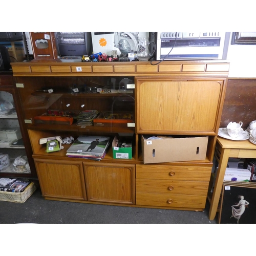 86 - A vintage/ retro sideboard.