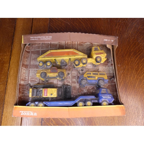 90 - A vintage Tonka Tiny Construction set, number 822, still factory sealed.