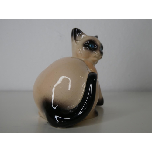 123 - A vintage Goebel ceramic cat.