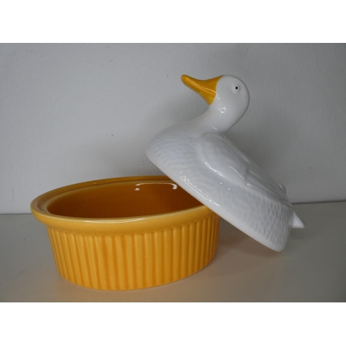 138 - A ceramic duck egg basket.