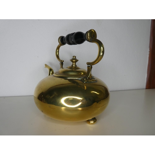 139 - An antique polished brass kettle.